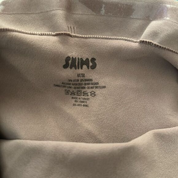 SKIMS Sculpt Seamless Shaping Mid Thigh High Waisted Shorts In Umber - Picture 5 of 7